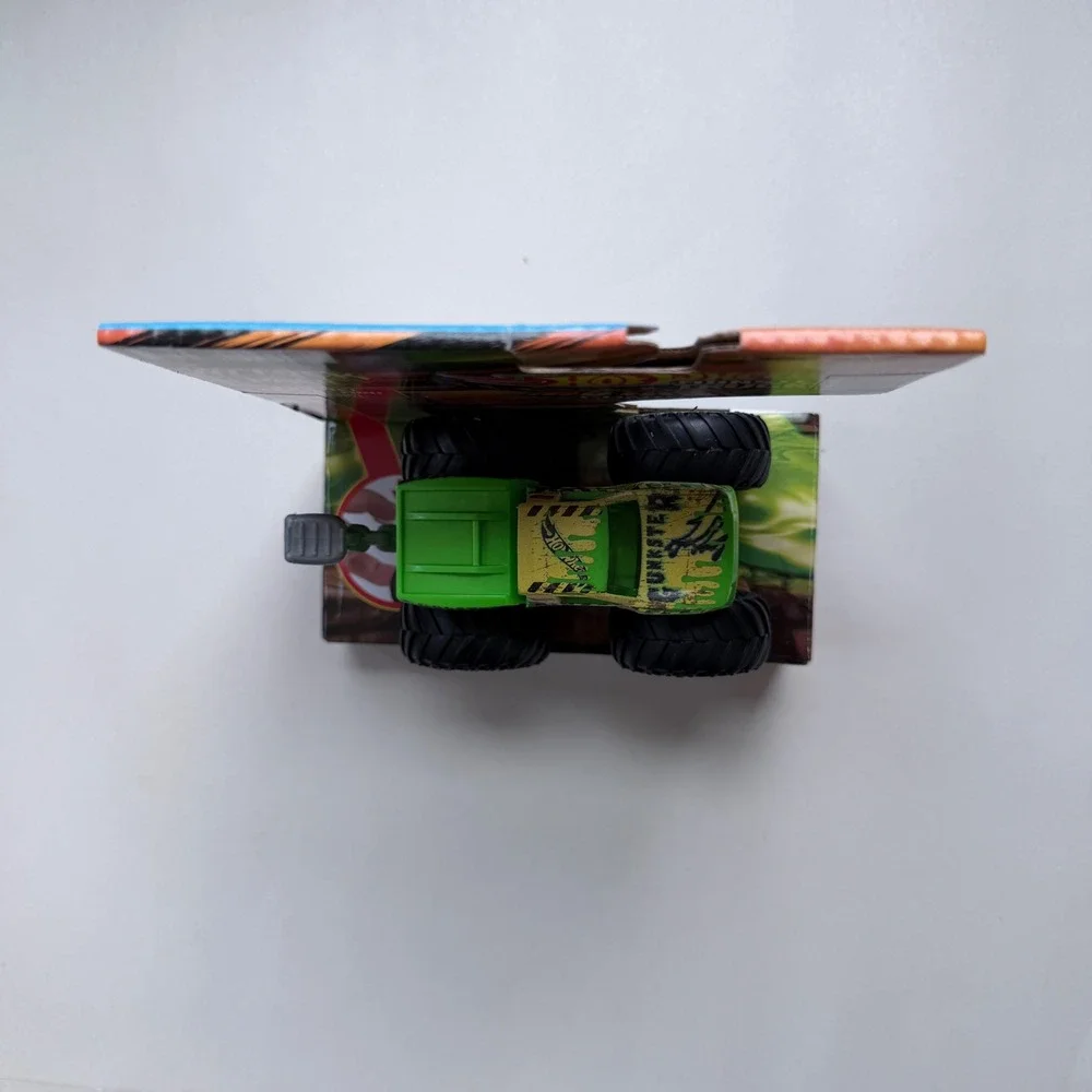 Hot Wheels Monster Trucks Mutant Chaos Gunkster Attack Pack Transforming Green